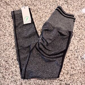 DOYOUEVEN Black and Grey Scrunched Leggings Size Large